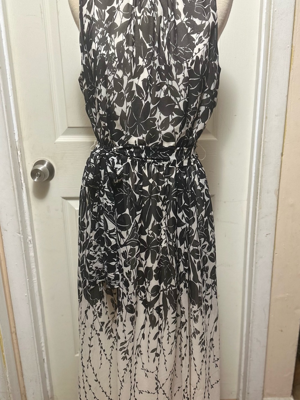 Talbots Black & White Floral Ombré Midi Dress
Size 12